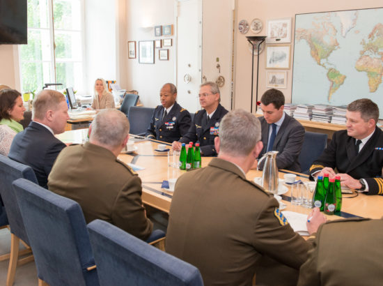 Riigikaitsekomisjoni esimees Marko Mihkelson kohtus NATO arenduse kõrgema ülemjuhataja kindral Denis Mercieriga